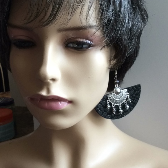925 SS Black Leather & Iridescent Bead Earrings - Picture 7 of 9
